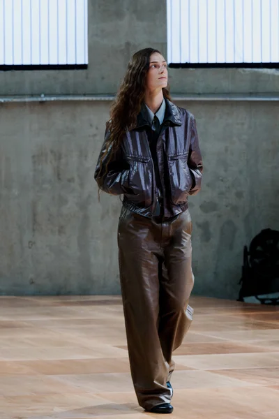 Look 50